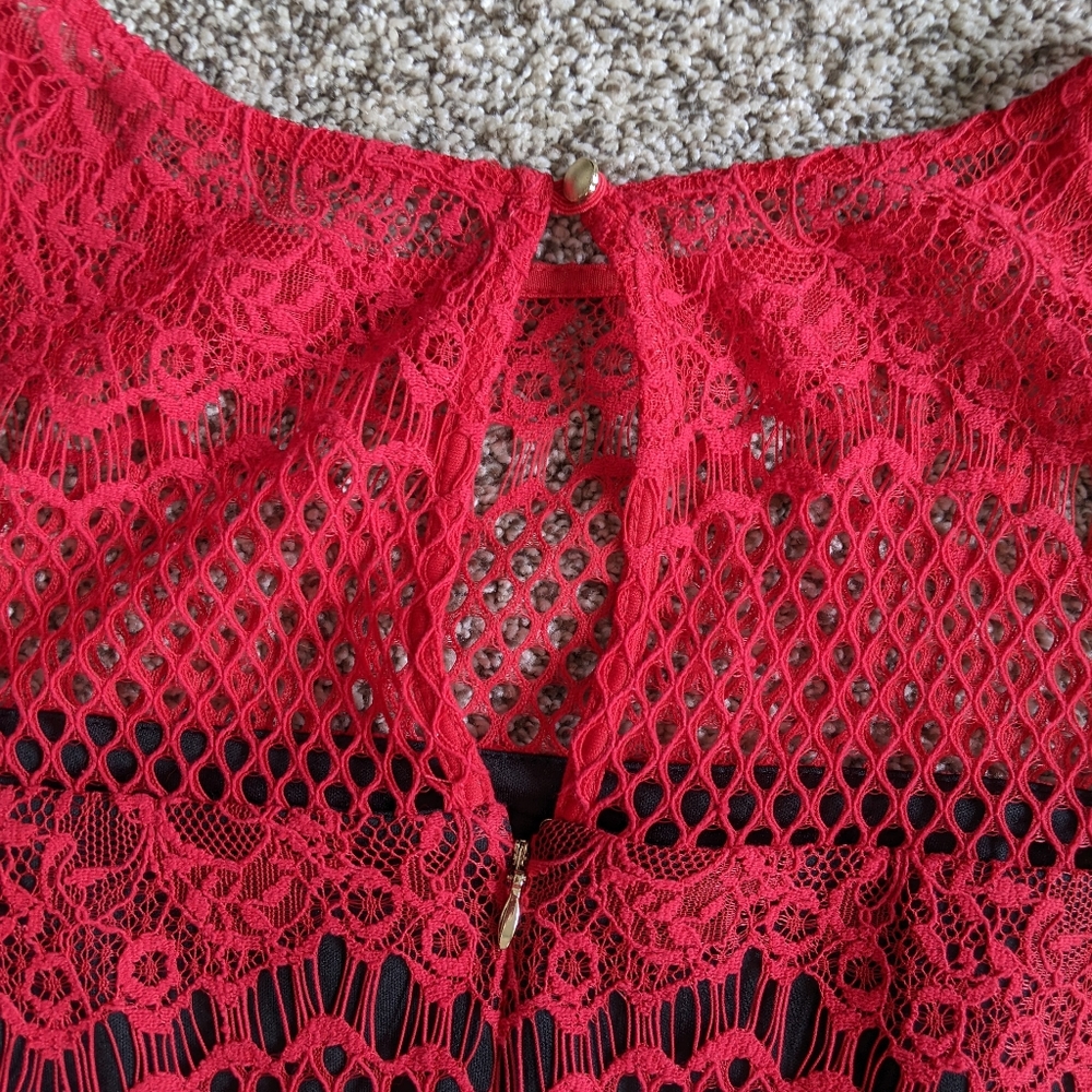 Women's Thalia Sodi red lace midi dress size large - Picture 4 of 5